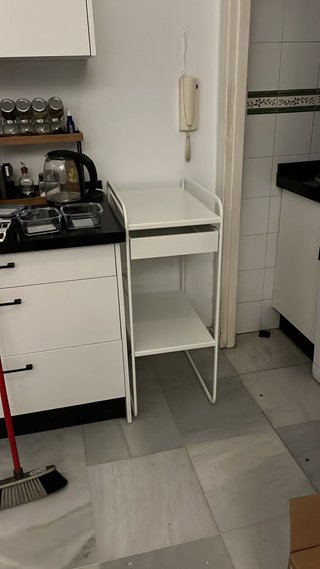 Mesa auxiliar Ikea blanca metálica, nueva.