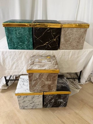Pouf Marmo con Dettagli Oro