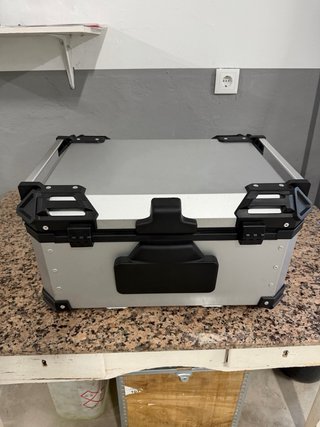 Baúl de moto aluminio 65L + respaldo de pasajero