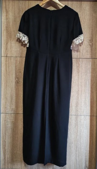 Vestido Negro con Encaje Blanco