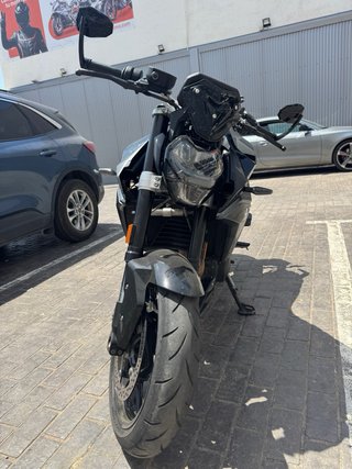 BMW F900R Negra Naked