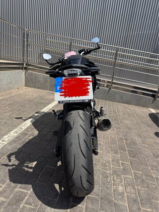 BMW F900R Negra Naked