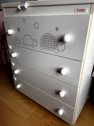 Mueble cambiador/ bañera + cuna bebé con colchón