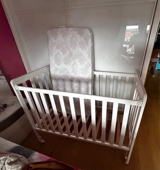 Mueble cambiador/ bañera + cuna bebé con colchón