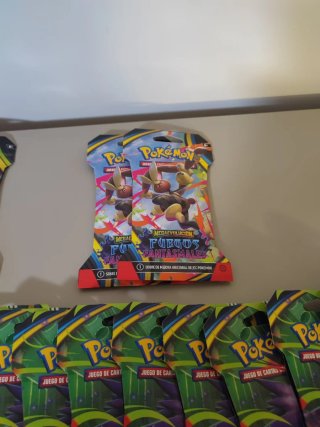 Lote 17 sobres Pokémon