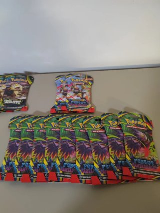 Lote 17 sobres Pokémon