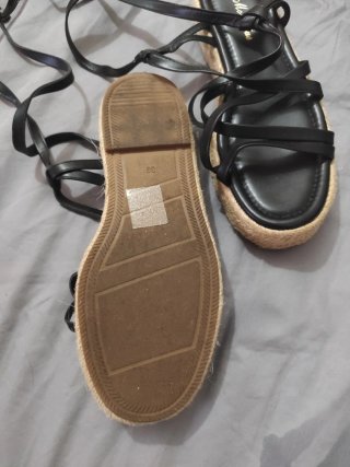 Sandalias negras atadas a la pierna Talla 39