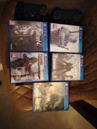 PS4 500GB + 2 Mandos + 5 Juegos