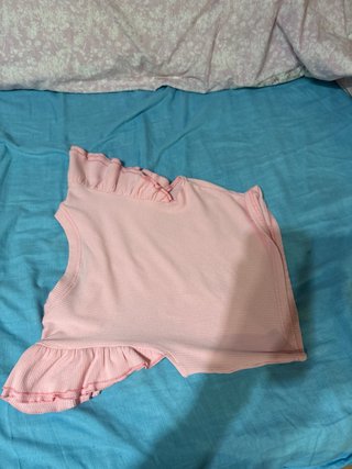 Camisa rosa con volantes