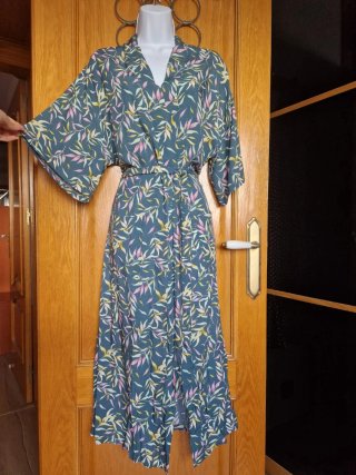 Bonita bata, kimono floral Talla M/L