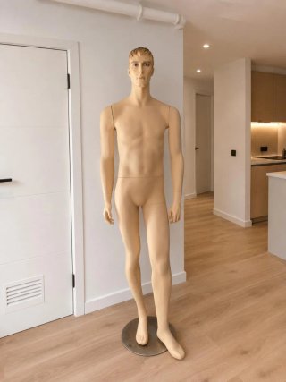 Maniquí de cuerpo entero color beige