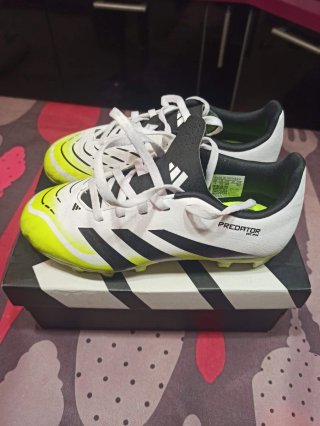 Botas de fútbol Adidas Predator para niño