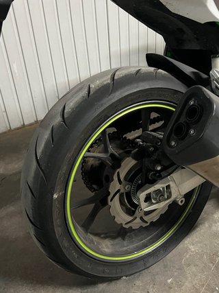 Mitt 400 GPR Deportiva Blanca y Verde