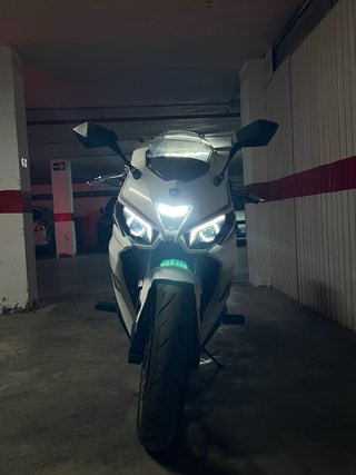 Mitt 400 GPR Deportiva Blanca y Verde