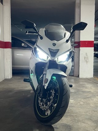Mitt 400 GPR Deportiva Blanca y Verde