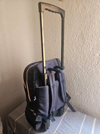 Mochila escolar con ruedas y estampado floral