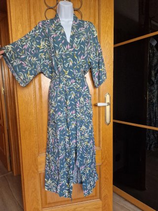 Bonita bata. Talla M/L.