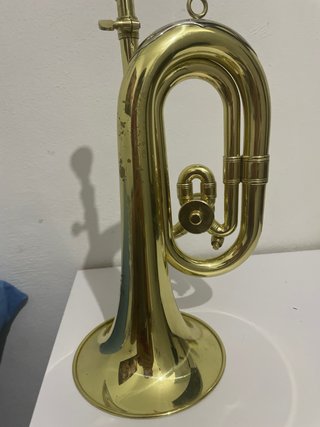 Corneta de latón abrillantada