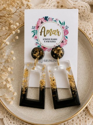 Pendientes artesanales resina AMAR oro negro