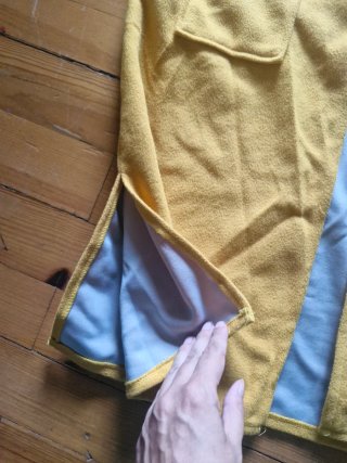 Casaco Amarelo Quentinho com Capuz