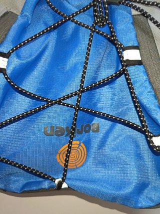 Mochila senderismo negra y azul