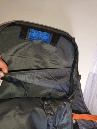 Mochila senderismo negra y azul