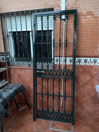 Cancela de hierro macizo 2,10 x 0,80 cms