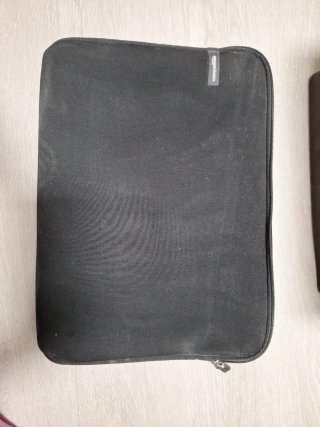 Funda Neopreno Amazon Basics Negra Portátil