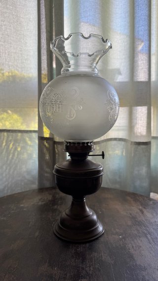 Quinqué antiguo grande de cristal y metal
