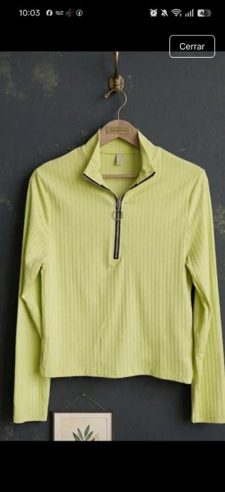 Camiseta verde de manga larga con cremallera