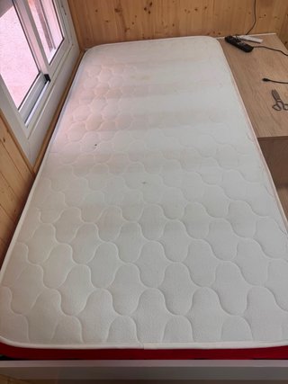 Cama con escritorio + colchón