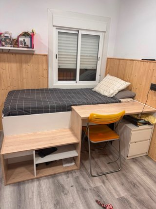 Cama con escritorio + colchón