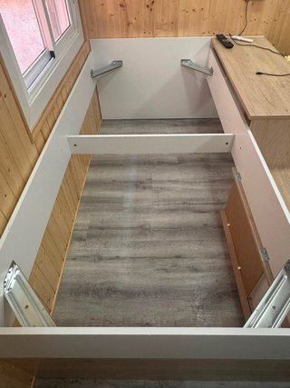 Cama con escritorio + colchón