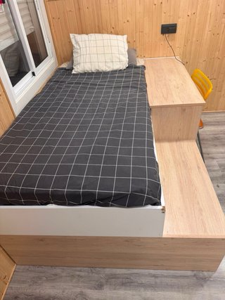 Cama con escritorio + colchón