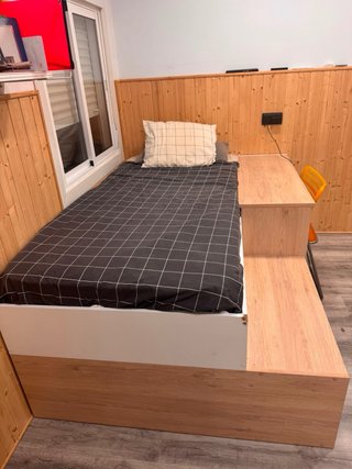 Cama con escritorio + colchón