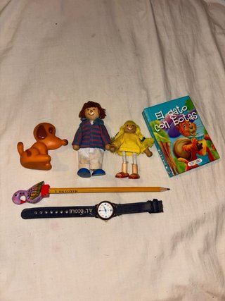 Lote Juguetes: Perro, Muñecos, Libro, Lápiz, Reloj