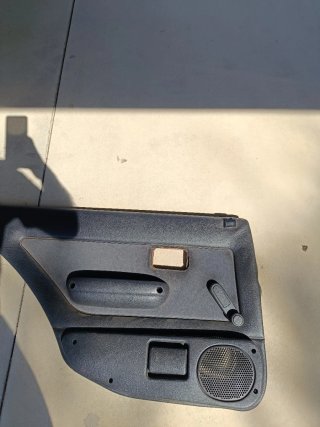 Forra porta esquerda traseira Peugeot 106 5 portas