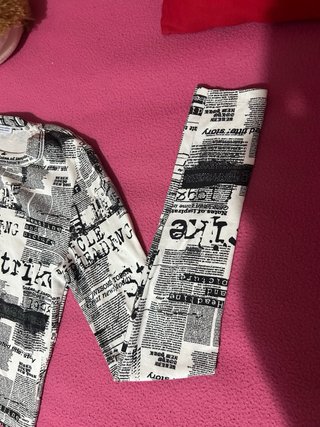 Top manga larga estampado periódico xs bershka