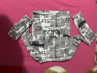 Top manga larga estampado periódico xs bershka