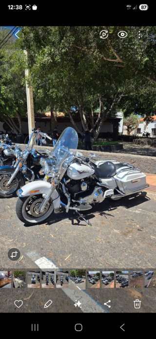 Harley Davidson Road King Plata/Blanco