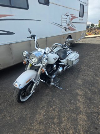 Harley Davidson Road King Plata/Blanco