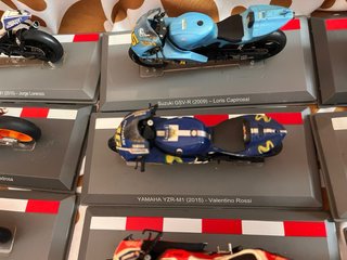 17 Maquetas Motos Carreras 1:18