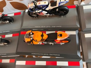17 Maquetas Motos Carreras 1:18