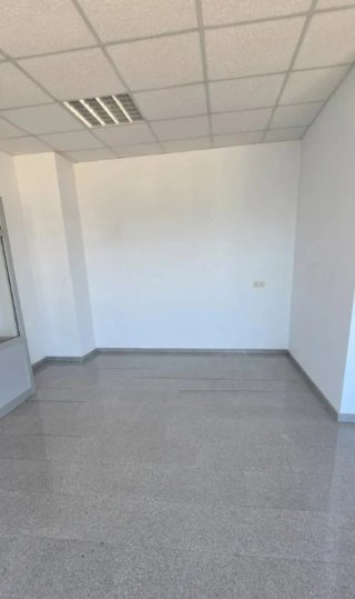 Oficina en alquiler en nave con baño independiente