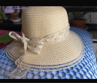 Sombrero de paja para playa con lazo