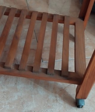 Costurero de madera antiguo
