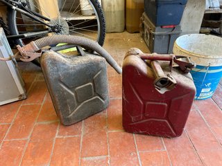 Lote 2 bidones metálicos