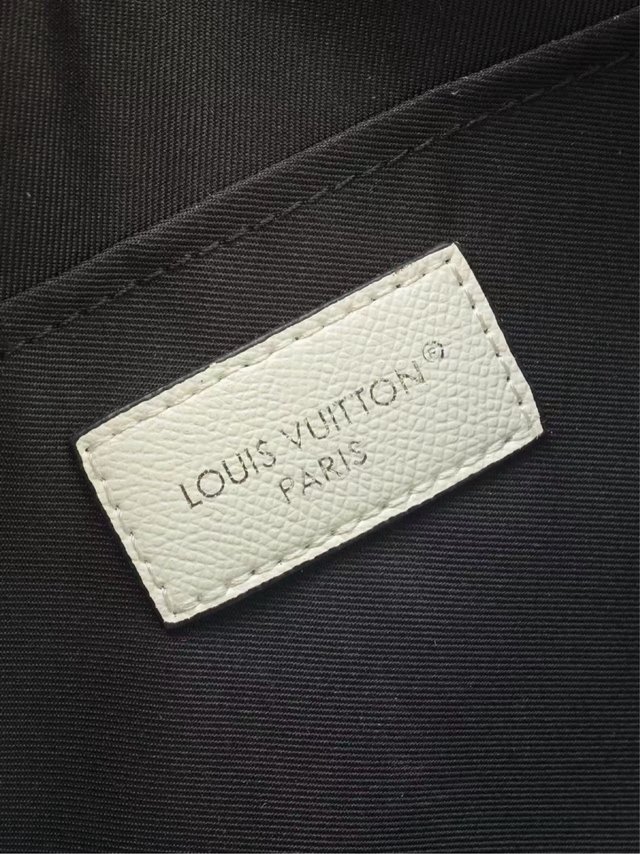 Bolso estilo Louis Vuitton blanco monograma hombre