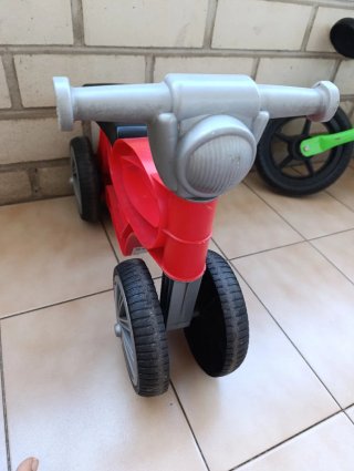 Moto correpasillos infantil roja