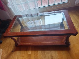 Mesa de centro de madera y cristal